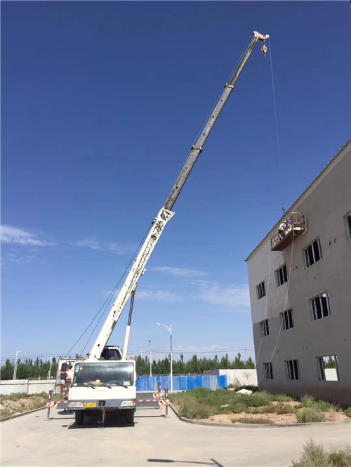 宁强县“轻装强干”—— 吊车的 “轻量化臂架” 技术